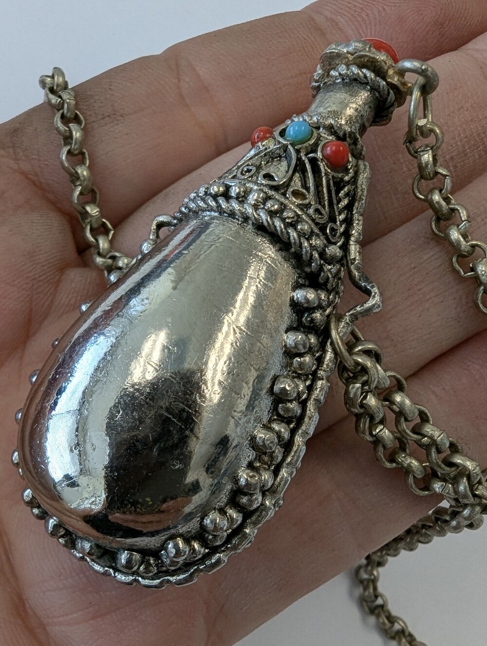 VTG SILVER TONE POISON BOTTLE NECKLACE